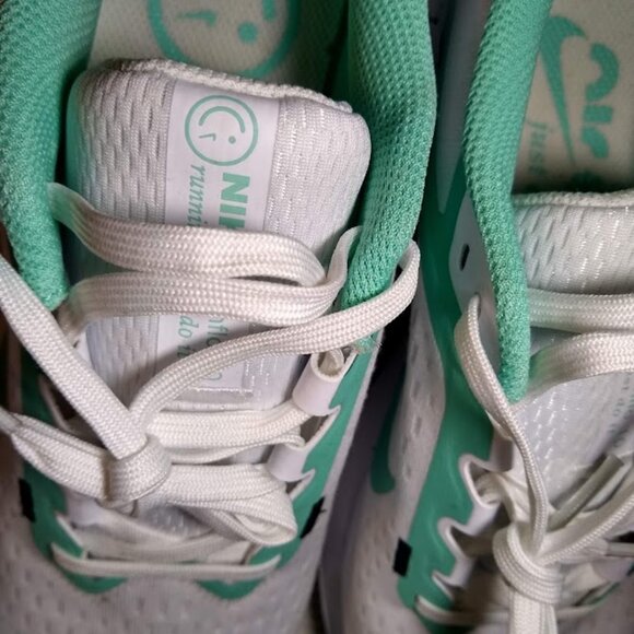Nike women's  size  8   white / aqua-mint  athletic sneakers - Picture 3 of 13
